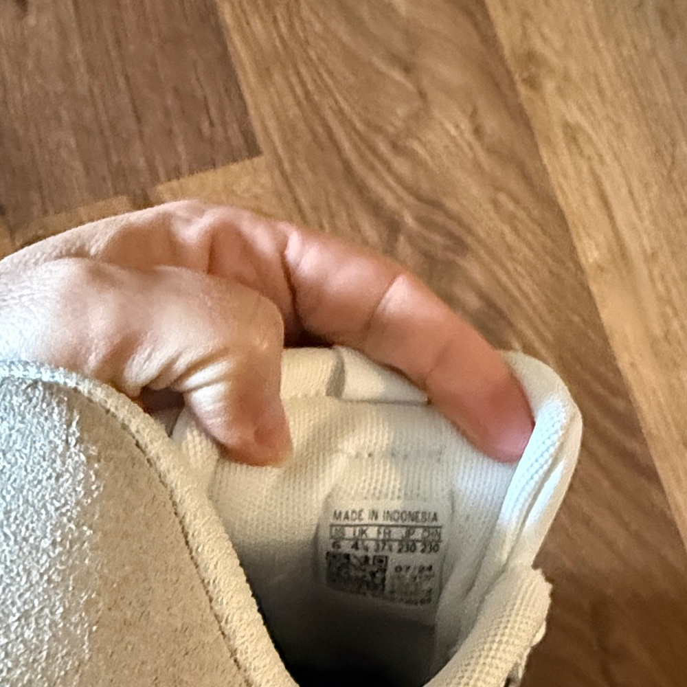 Adidas Court Sneakers - Picture 2 of 5